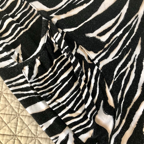 Romeo & Juliet Couture Dress - Picture 5 of 5